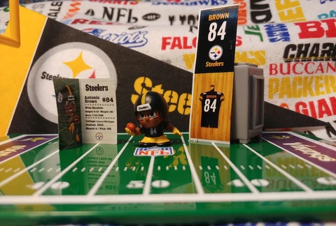 NFL Teenymates 2017 Series 6 Pittsburgh Steelers WR Antonio Brown figure/locker Cover