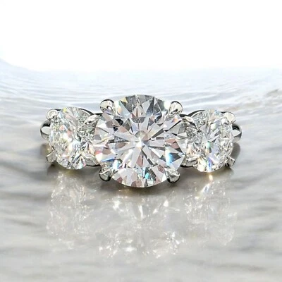 Anillo de compromiso de tres piedras de diamantes de corte redondo cultivado en laboratorio de 5,00 quilates E vs1 placa IGI Foto 1 de 4