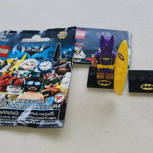 NEW Lego Batman Movie Series 2 Vacation Batgirl mini figure - Picture 1 of 3