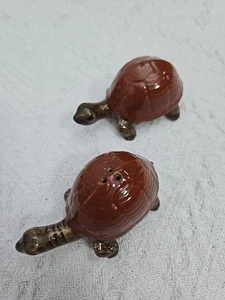 Ceramic Turtle-Shaped Salt And Pepper Shaker With Three Holes Salt, One Pepper - Picture 1 of 6