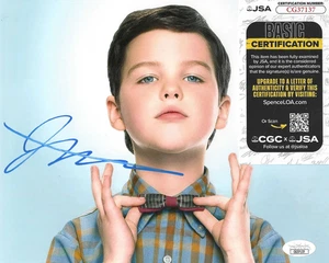 Iain Armitage Signed 8x10 Photo w/ JSA COA #CG37137 Young Sheldon Cooper - Picture 1 of 2