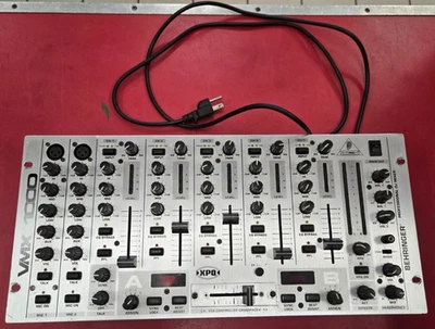 Mezclador DJ Behringer VMX 1000 Pro Foto 1 de 4