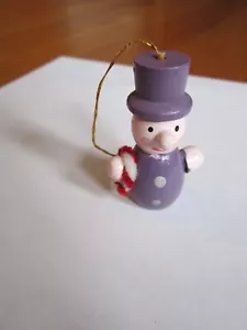 Vtg Christmas Ornament Wood Man in Top Hat Wreath Purple Small 2" 1990s FreeShip - Picture 1 of 9