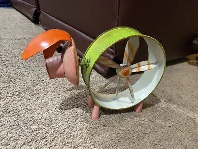 "Abanico de cerdo verde naranja rosa escultura de metal de patio caprichoso jardín exterior 11"" de largo" Foto 1 de 4