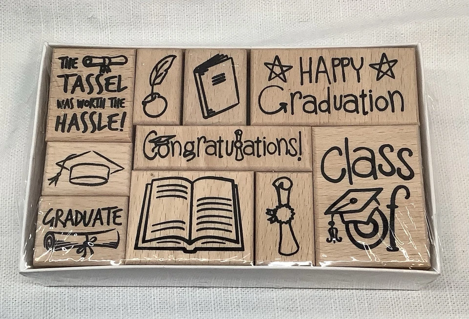 Juego de 10 sellos de goma montados en madera de graduación nuevos en caja Foto 1 de 1