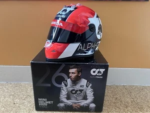 Daniil Kvyat Alpha Tauri F1 2020 1:2 Mini Helm - Gebraucht in Top Zustand. - Bild 1 von 13