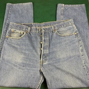 Jean homme vintage années 90 Levis 501 38x32 bouton mouche moyen lavage streetwear made USA - Photo 1/10