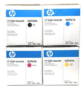 HP Q3960A Q3961A Q3962A Q3963A 122A 4 TONER ORIGINALE NERO CIANO MAGENTA GIALLO - Foto 1 di 1