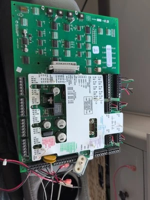 Unidad de sistema de alarma antirrobo comercial GE UTC contra incendios y seguridad 11021000 Foto 1 de 4