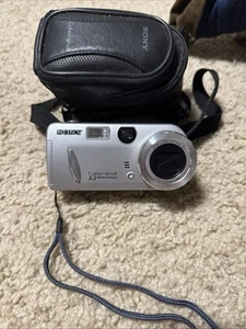 Sony Cyber Shot 3.2 Mega Pixels DCS-P52 NO POWER PARTS - Picture 1 of 9