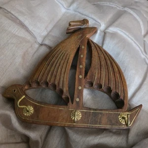 Mahogany/Red Wood Sailing Boat Ship Wall Hanging Key Hooks Brass Inlay Detail - Picture 1 of 13