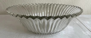 Vintage Pressed Glass Scalloped Ribbed Fruit Salad Dish – 23cm Diameter - Picture 1 of 9