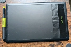 Wacom Bamboo CTH-470 z długopisem i kablem USB, szybka darmowa wysyłka - Zdjęcie 1 z 5