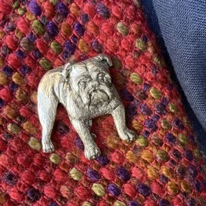 BULLDOGGE SILBER ZINN ANSTECKNADEL ABZEICHEN BROSCHE REVERS GESCHENKBOX GEBURTSTAG WEIHNACHTSGESCHENKE - Bild 1 von 4
