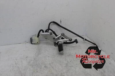 15 16 17 18 19 HONDA CBR300R 300 CBR OEM CLAVIJA DE PIE DERECHO CONDUCTOR G5 Foto 1 de 4