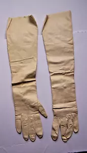 Ivory Kid Leather Opera Length GLOVES 3 Pearl Button Formal Royal Attire Size 7 - Picture 1 of 4