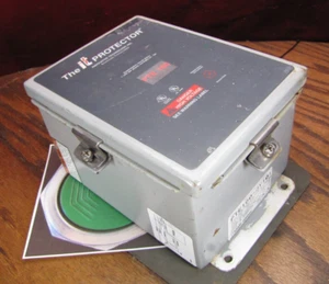 Innovador supresor de sobretensiones de voltaje transitorio PTE160-3Y101 3 Ph Eaton 120/208v - Imagen 1 de 4