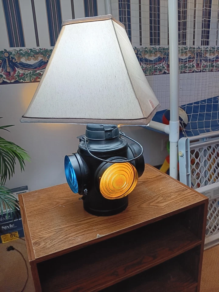 Handlan St Louis USA 4 Way Railroad Dressel Signal Lantern Table Light Lamp Vtg - Image 1 of 4
