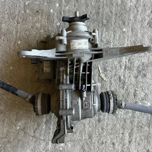 DIFFERENZIALE POSTERIORE  Mercedes Gla 2021 A2473505104 - Foto 1 di 6