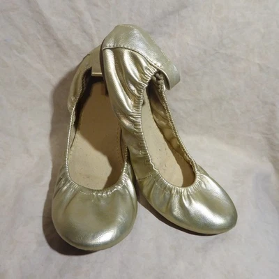 🩰 Old Navy Scrunch Ballet Flats sz 9 M Gold Metallic Leatherette - Image 1 of 4