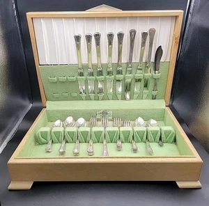 Oneida 1881 Rogers Brookwood Banbury Silverplate Flatware 36 pc Set in Box. - Bild 1 von 15