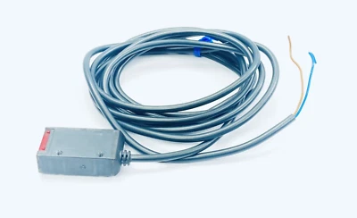 UNUSED OMRON E3S-AT11-L PHOTOELECTRIC SENSOR 10-30VDC - Image 1 of 4