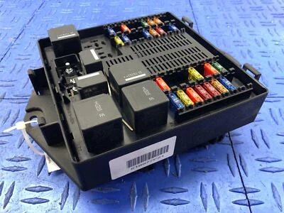 Jaguar XK 2012-2015 5,0 L compartimento del motor caja de fusibles BW83-14A073 OEM Foto 1 de 4