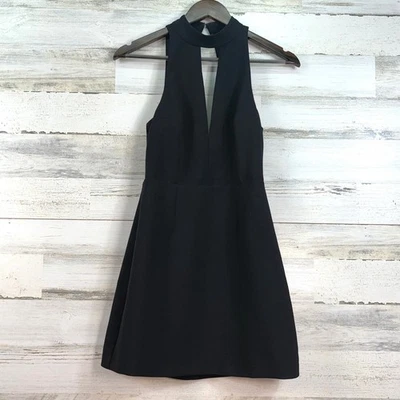 Express 黑色挂脖镂空花边背部适合喇叭鸡尾酒迷你连衣裙 2 码 — 第 1/4 张图片