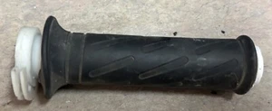 2002 Suzuki GSX750 GSX 750 F Katana Right Handlebar Throttle Grip Cable Latch Z6 - Picture 1 of 3