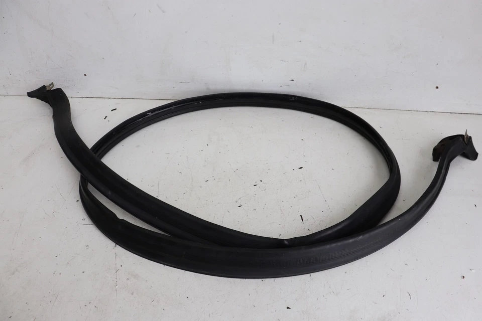 Sello de junta de cubierta Tonneau Capote trasero Maserati 4200 Spyder M138 66429200 J172 Foto 1 de 1