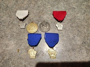 6 VINTAGE Wisconsin School SOLO ENSEMBLE MUSIC CONTEST PINS MEDALS - Picture 1 of 7
