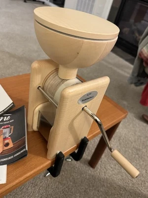 KoMo Handmühle Getreidemühle. Handbuch. - Bild 1 von 4