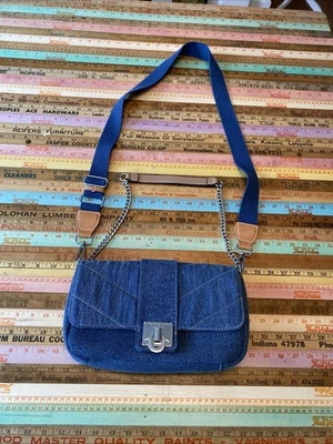 TRUE RELIGION Denim Bolsillo Herradura Logo Hombro Bandolera Azul Claro NUEVO Foto 1 de 4