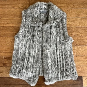 NWOT Bagatelle Genuine Knitted Rex Rabbit Fur Open Front Soft Gray Vest S - Picture 1 of 5