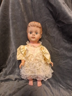Muñeca bebé vintage de plástico duro de los años 50 - Eegee? Foto 1 de 4