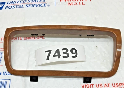 GMC Acadia 2008-2016 consola central trasera toma de corriente bisel de ajuste 1882079 OEM Foto 1 de 3