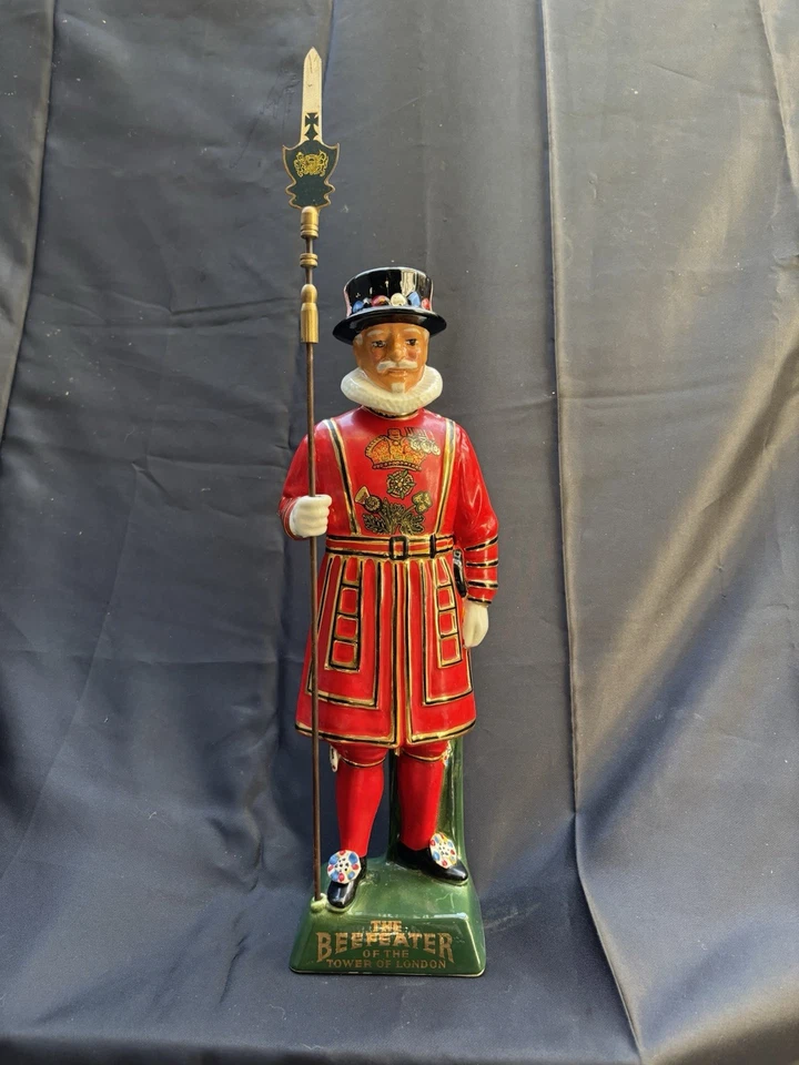 Botella jarra cerámica inglesa de ginebra The Beefeater Yeoman vintage VACÍA - *LEER* Foto 1 de 3