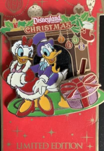 Christmas 2008 - Donald & Daisy Holiday Gift Slider Disney Pin LE - Picture 1 of 1