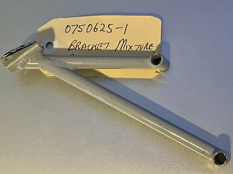 0750625-1 CESSNA MIXTURE CONTROL BRACKET CESSNA 172 CESSNA 182- NEW (B17) - Image 1 of 1
