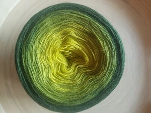 Ombre yarn cake, flowers, 50% Merino/ 50%Acrylic, wool, 1500 meters 300g 3PLY - Picture 1 of 3