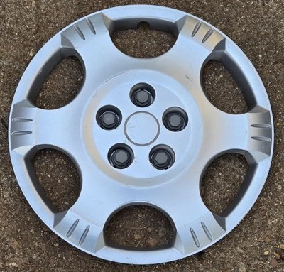 (1) OEM 2002-2007 Saturn VUE 16" Bolt-On Hubcap Wheel Cover #V1 GM p/n 22661203 - Image 1 of 4