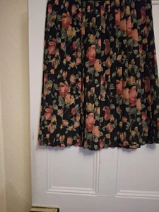 Ladies Pleated Skirt - Picture 1 of 2
