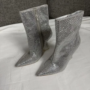 Steve Madden Silver Rhinestone Spool Heel Boots Pointed Toe Size 6.5 Sparkly - Picture 1 of 10