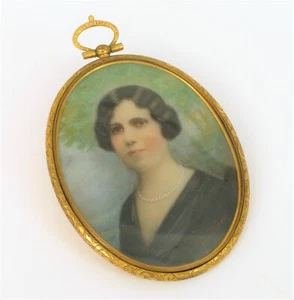 VTG BEAUTIFUL HAND PAINTED PORTAIT OF WOMAN PEARL NECKLACE BRASS FRAME BACHRACH - Picture 1 of 3