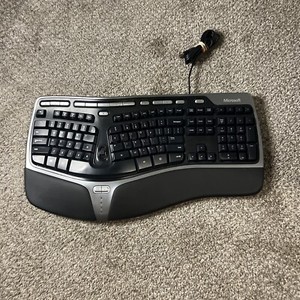 Microsoft Natural Ergonomic Curved Wired Keyboard - 4000 v1.0 Model 1048 KU-0462