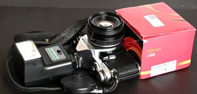Pentax ME Chrome 35mm Film SLR c/w MC 50mm f/1.7 Standard Lens & QA-2000 SS Kit - Image 1 of 4