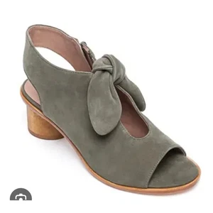 Bernardo Womens Lizzie Sandals 7 Taupe Suede Peep Toe Slingback Heels Cottage - Picture 1 of 11