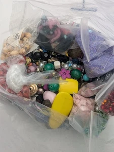 Over 6 Pounds Of Loose Various Sizes & Materials Crafting Beads Lot - Picture 1 of 9