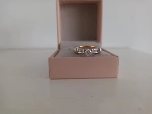 18ct White & Yellow gold Ring .33ct centre diamond + 4 x .05ct shoulder diamonds - Picture 1 of 7