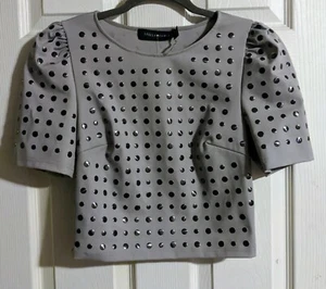 Crop top Stella & Jamie grigio XS argento borchiato manica a sbuffo elegante festival Y2K - Foto 1 di 5